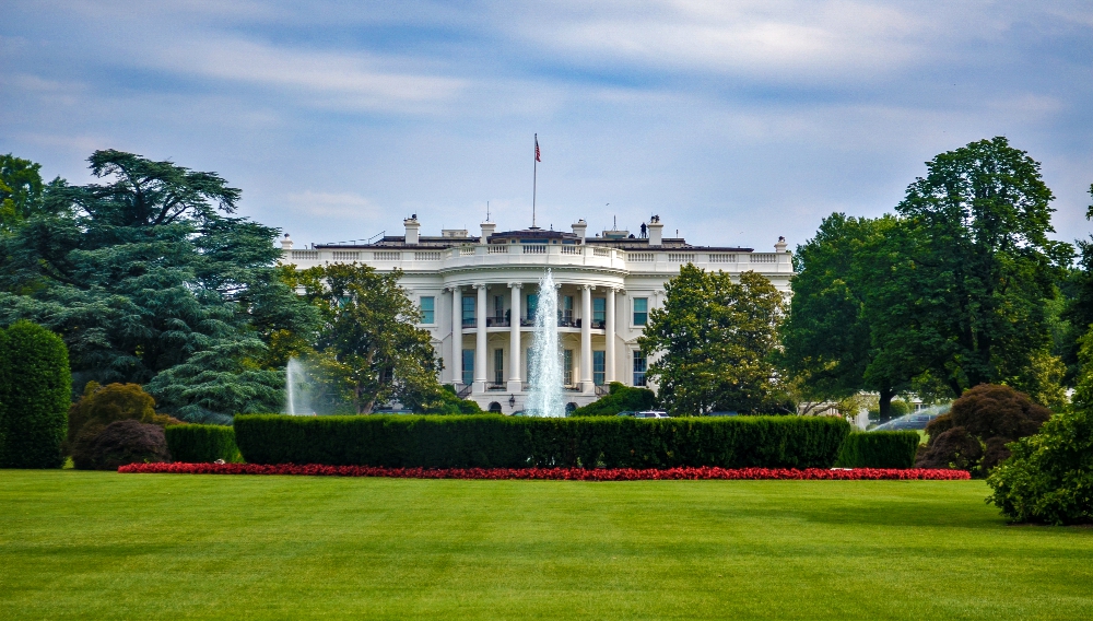 The White House (Unsplash/David Everett Strickler)
