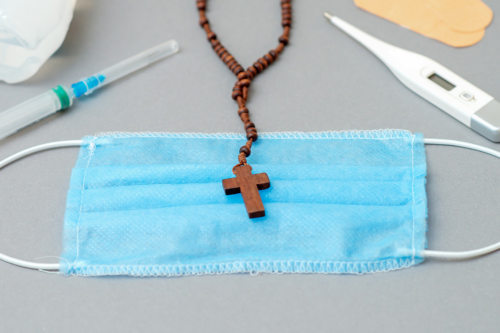 Rosary with medical supplies (Dreamstime/Oksana Kukuruza)