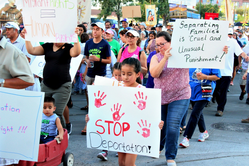 Families of El Paso, Texas, and surrounding areas walk in heat over 100 degrees on July 20 to express support for migrant families. (MVO Photography/Lulu Olvera)