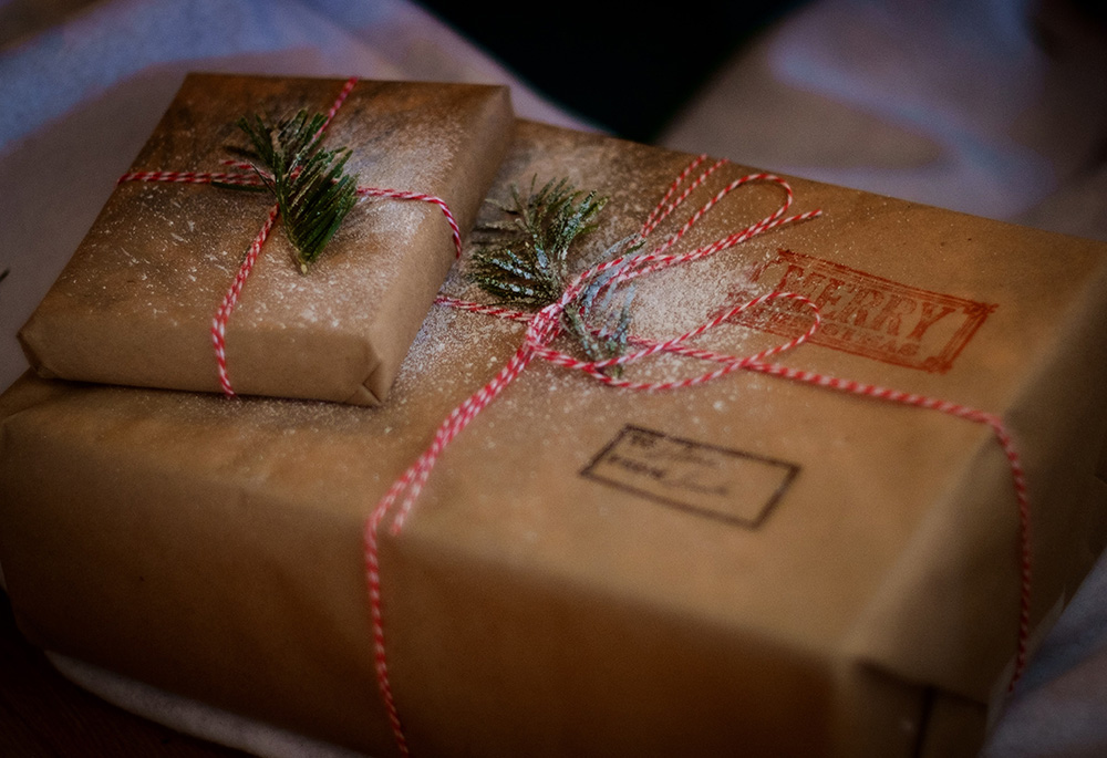 What to do with unwanted Christmas Presents - Recycle, donate and return  gifts