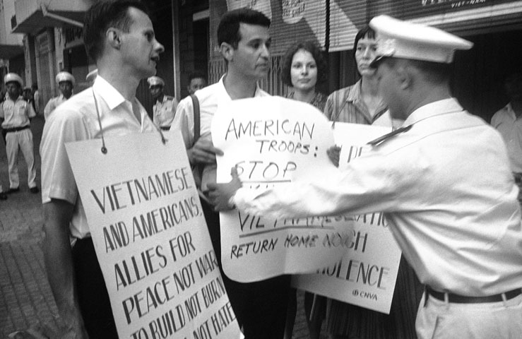 William Davidon, second from left, is stopped by a Saigon policeman in Vietnam in 1966. Davidon and other anti-war Americans were heading to demonstrate at the U.S. Embassy, but were taken to the airport for expulsion. (AP Photo)