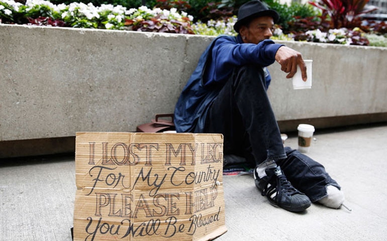 Mike Droney, a homeless veteran, seeks help in downtown Chicago on July 2, 2015. (Newscom/TNS/Chicago Tribune/Michael Noble Jr.)