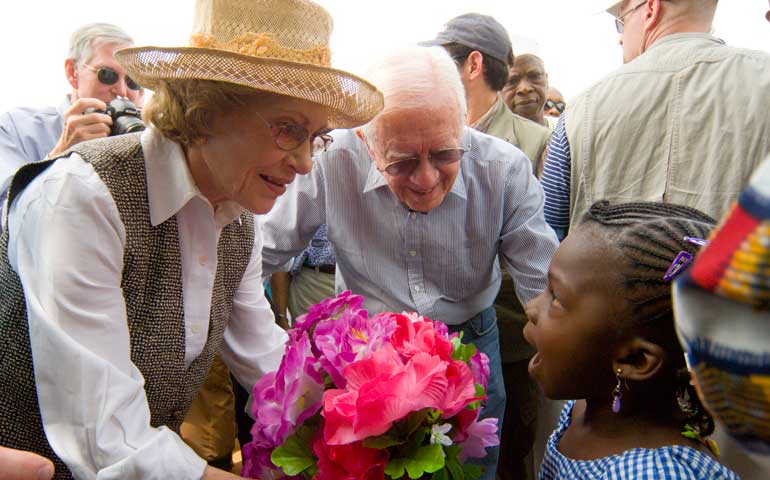 A Nigerian girl welcomes Rosalynn and Jimmy Carter during a 2007 tour of health work in the community of Nasarawa. (The Carter Center/Louise Gubb)