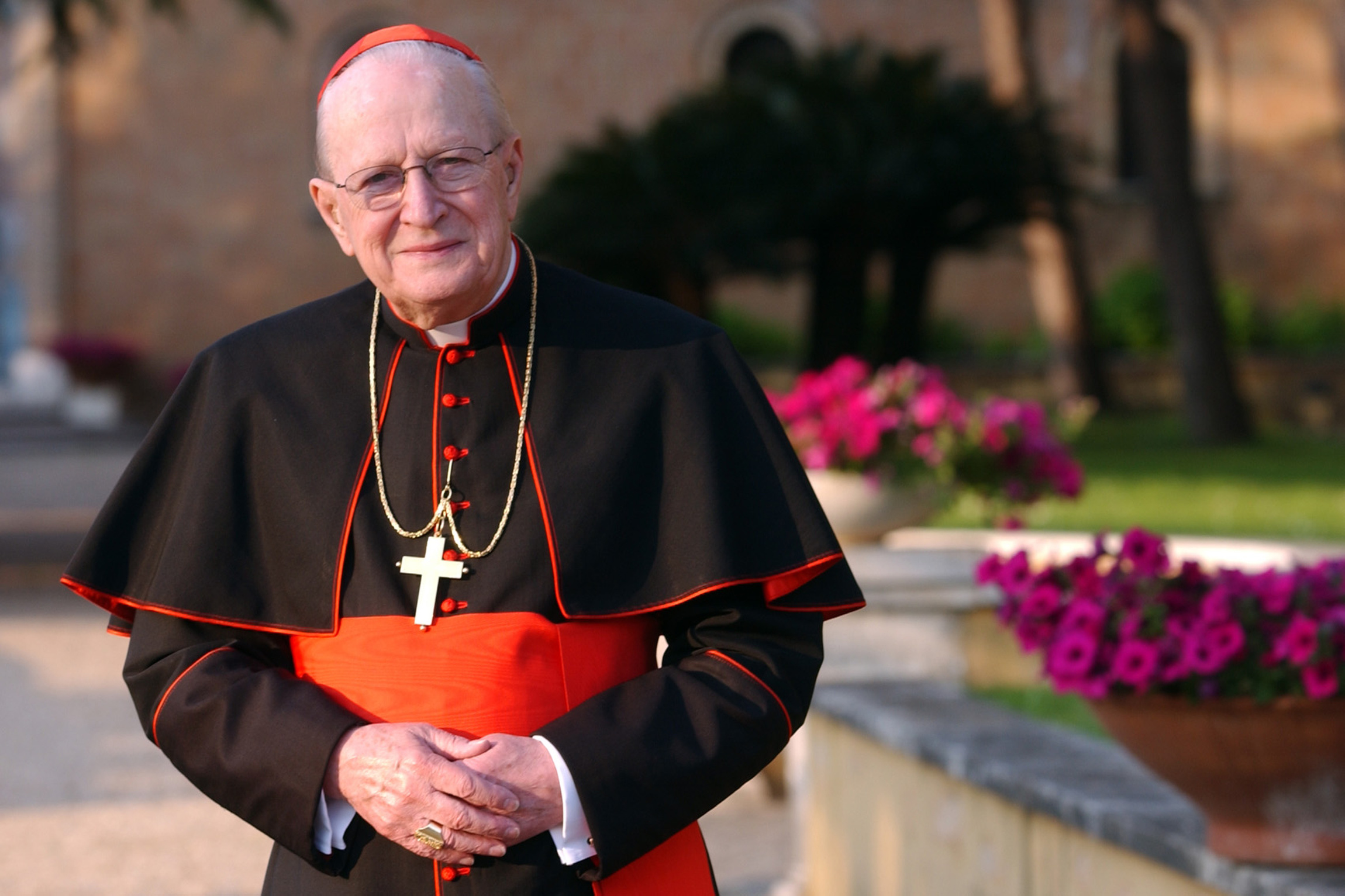 U.S. Cardinal Edmund Szoka, pictured in a 2004 photo, died Aug. 20 at age 86 at Providence Park Hospital in Novi, Mich. (CNS/Catholic Press Photo/Giancarlo Giuliani) 