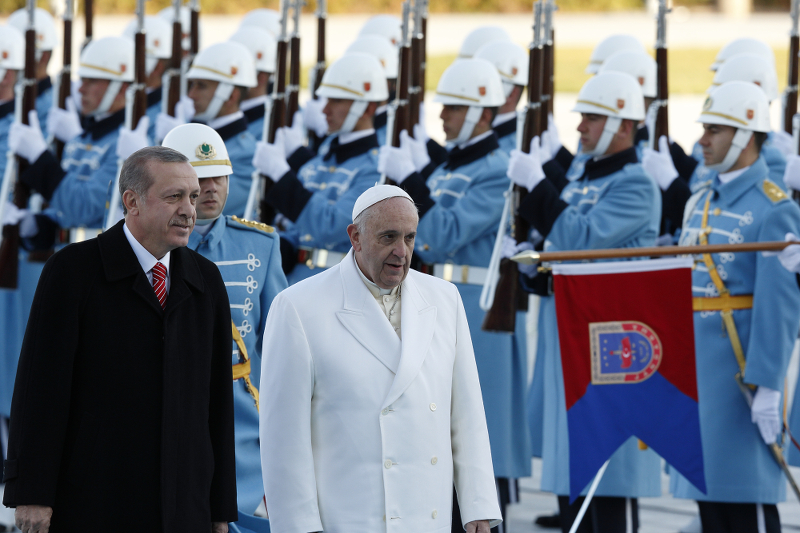 Pope Francis attends a welcoming ceremony with Turkish President Recep Tayyip Erdogan at the presidential palace in Ankara, Turkey, Nov. 28. (CNS photo/Paul Haring)