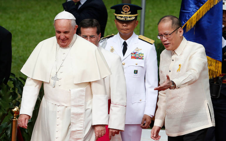 Pope Francis is greeted by President Benigno Aquino III of the Philippines during a welcoming ceremony at the presidential palace in Manila, Philippines, Jan. 16. (CNS photo/Paul Haring)