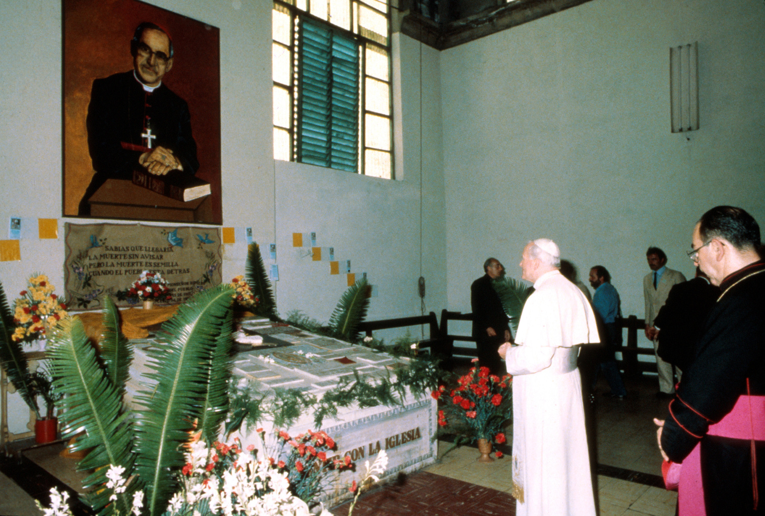St. John Paul II prays before the tomb of Archbishop Oscar Romero in the San Salvador cathedral during his 1983 visit to the city. (CNS/Catholic Press Photo/Giancarlo Giuliani)