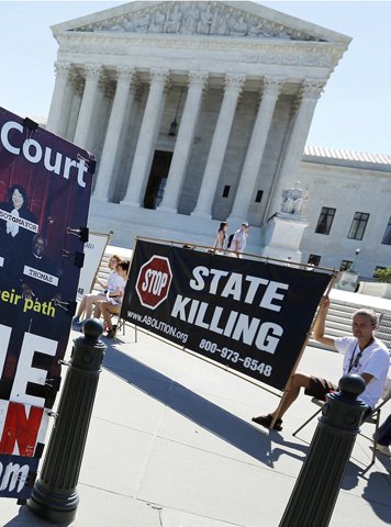 Protesters against the death penalty gather in front of the U.S. Supreme Court building in Washington June 29, 2015. (CNS/Reuters/Jonathan Ernst)
