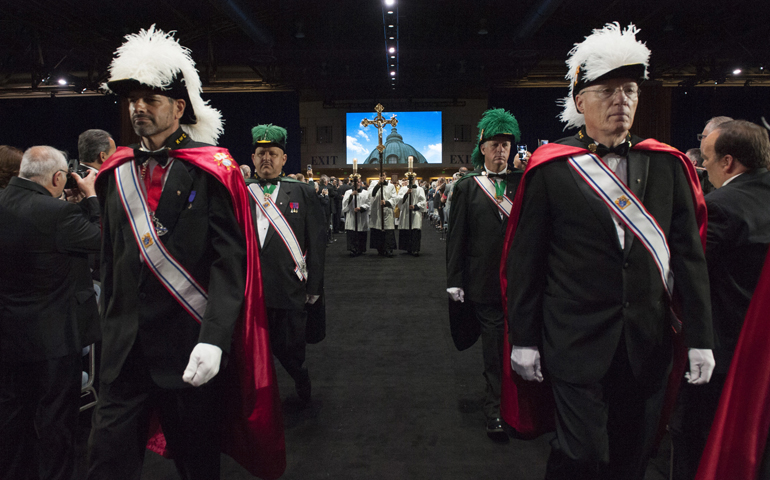 Los miembros de los Caballeros de Colón procesan durante la Misa en su convención anual de 2015 en Filadelfia. (CNS/Knights of Columbus/Matthew Barrick)
