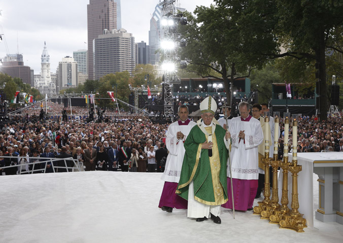 Pope Francis arrives to celebrate the closing Mass of the World Meeting of Families on Benjamin Franklin Parkway in Philadelphia Sept. 27. (CNS photo/Paul Haring)