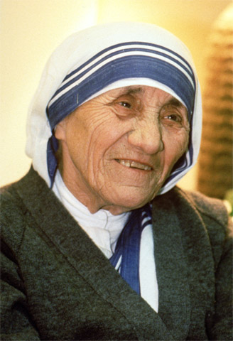Mother Teresa is seen during a visit to Phoenix, Ariz., in 1989. (CNS/Nancy Wiechec)