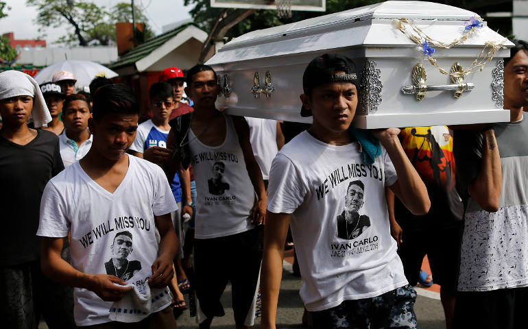 Filipinos carry the coffin of an alleged drug dealer at Manila North Cemetery Aug. 7. Catholic leaders say they are powerless to stop a growing number of extrajudicial killings in the Philippines that have come with Duterte's war on drugs. (CNS photo/Francis R. Malasig, EPA)