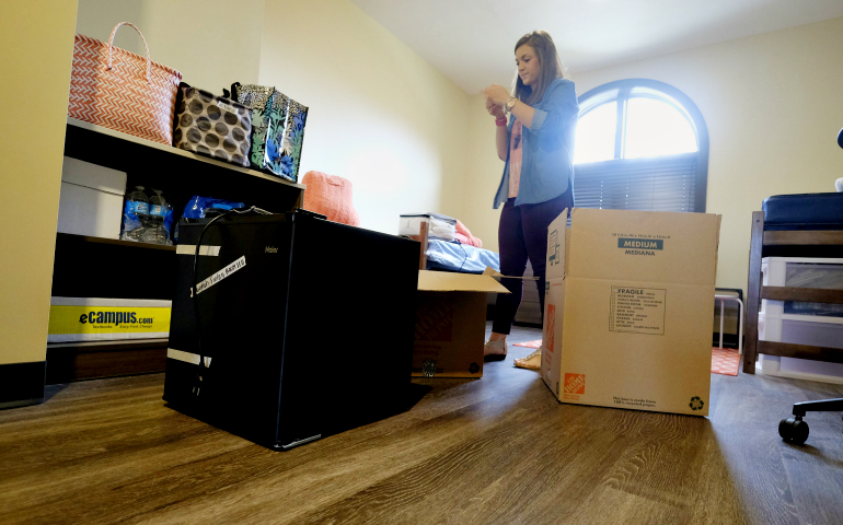 Hannah Finley, a sophomore nursing student from Erin, Tenn., moves into her dorm room Sept. 30 at Aquinas College in Nashville, Tenn. (CNS/Tennessee Register/Rick Musacchio)