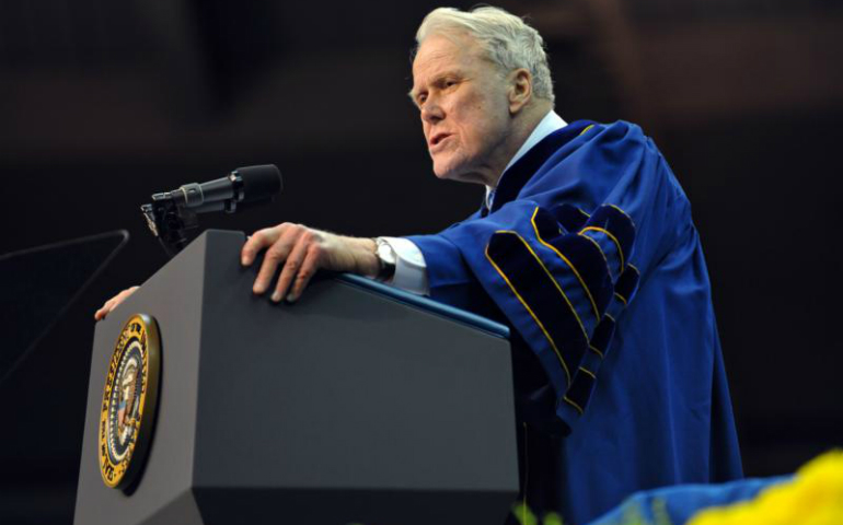 Judge John T. Noonan Jr. gives the commencement address in 2009 at the University of Notre Dame in Indiana. (CNS photo/Matt Cashore, University of Notre Dame)