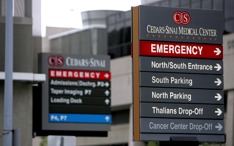 Signs point toward the emergency room at Cedars-Sinai Hospital in Los Angeles, Jan. 4, 2008. (CNS/Paul Buck, EPA)