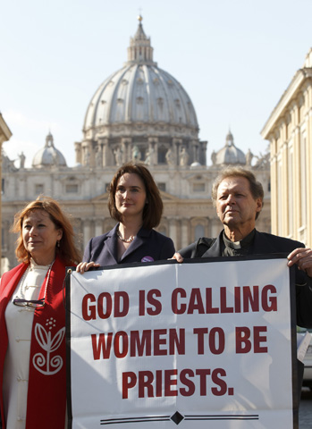Janice Sevre-Duszynska, left, Miriam Duignan, and Maryknoll Father Roy Bourgeois demonstrate in support of women's ordination in Rome Oct. 17, 2011.   (CNS/Paul Haring)