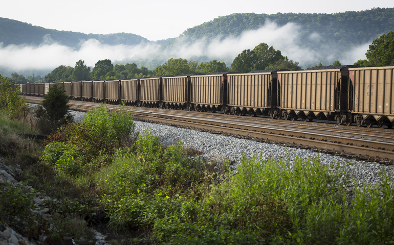 A train carries coal near Ravenna, Ky., on Aug. 21. (CNS/Tyler Orsburn)