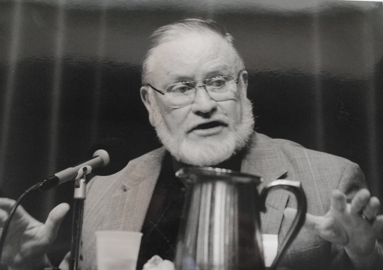 John J. McNeill pictured in this Dec. 6, 1997 photo at a forum at Georgetown University about homosexuality and Catholicism. (NCR file photo) 