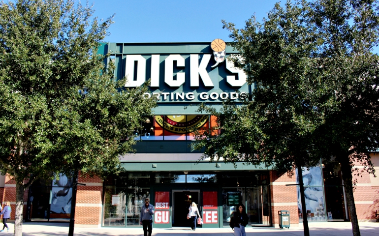 A Dick's Sporting Goods store is seen at St. Johns Town Center in Jacksonville, Florida, in December 2017. (Wikimedia Commons/Michael Rivera)