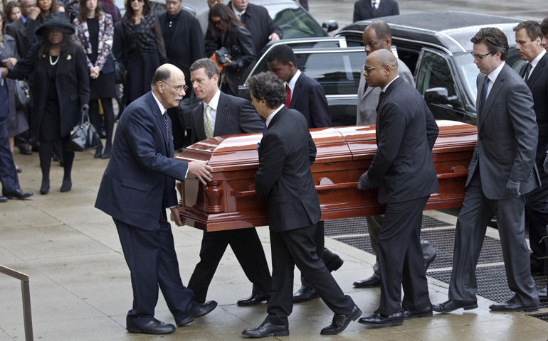 Pallbearers carry the casket of Roger Ebert into Holy Name Cathedral for his April 8 funeral Mass in Chicago. (CNS/Reuters/John Gress)