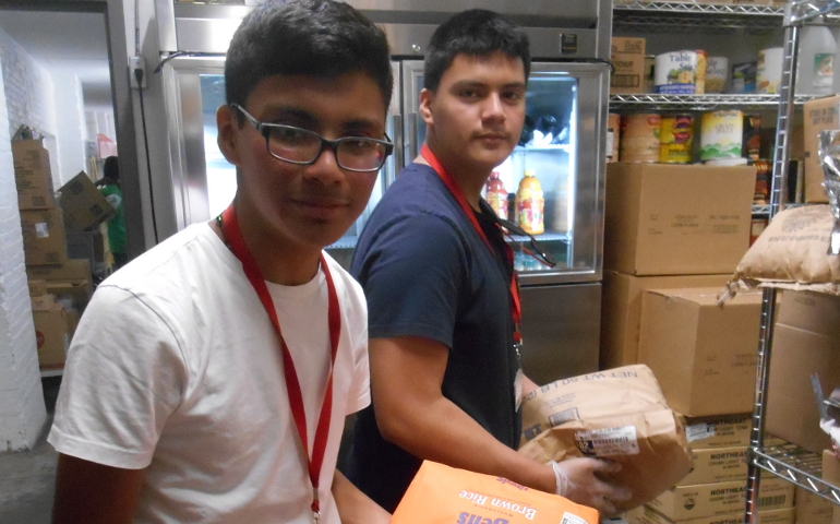 Armando Ruiz, left, works with his brother Emmanuel Ruiz to organize food. (Peter Feuerherd)