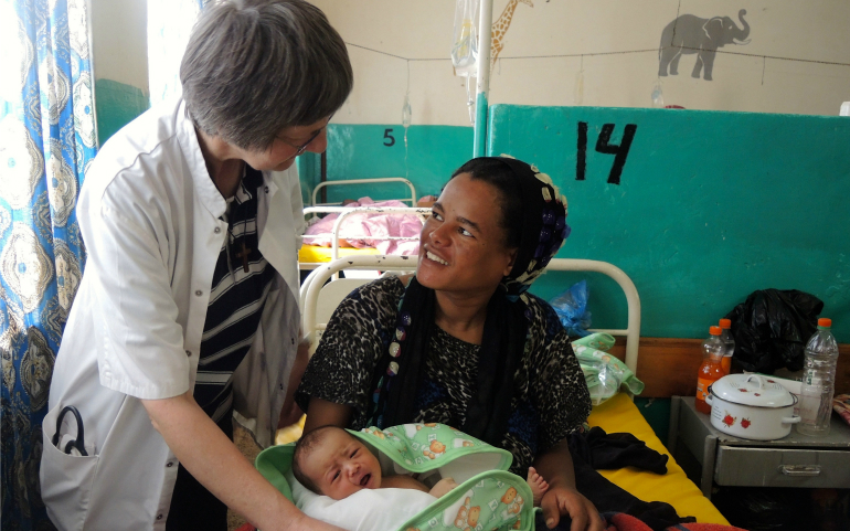 Dr. Sr. Rita Schiffer visits with a new mother. About half of the deliveries at the Attat Hospital are "abnormal" deliveries, such as Caesarean section, because high-risk mothers are referred to the hospital from across the region. (GSR photo/Melanie Lidman)