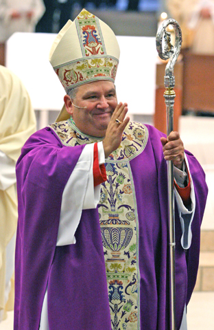 Bishop Bernard Hebda of Gaylord, Mich., offers a blessing during his 2009 installation Mass at St. Mary Cathedral in Gaylord. (CNS/The Catholic Times/Mark Haney)