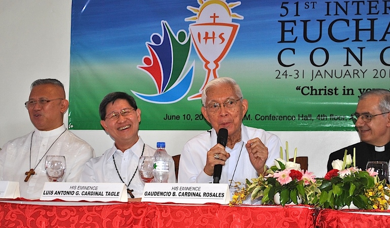 Retired Cardinal Gaudencio Rosales amuses fellow bishops, reporters with stories of his childhood impressions of the first International Eucharistic Congress held in the Philippines in 1937, which his mother took him to when he was 4 years old. (N.J. Viehland)