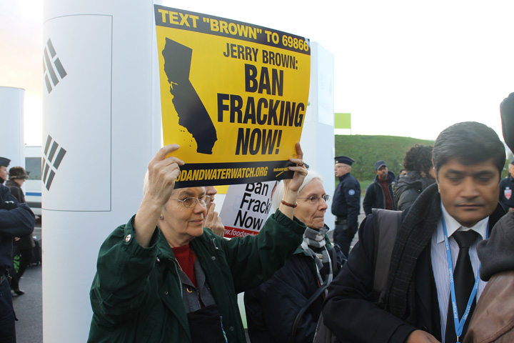 Nuns protest at an anti-fracking rally outside the main venue of COP21 Dec. 9 in Le Bourget, France. (NCR photo/Brian Roewe)