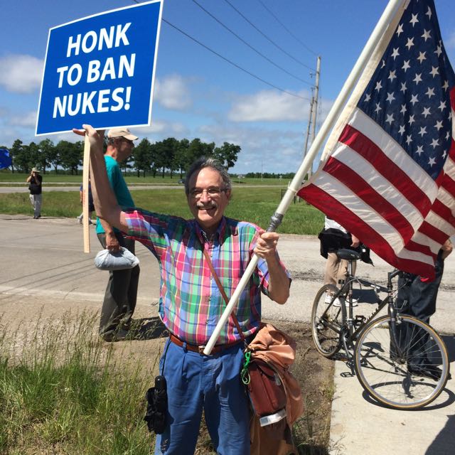 Vern Barnet, Kansas City religious leader and writer, was one of the walkers. (Photos by Tom Fox)