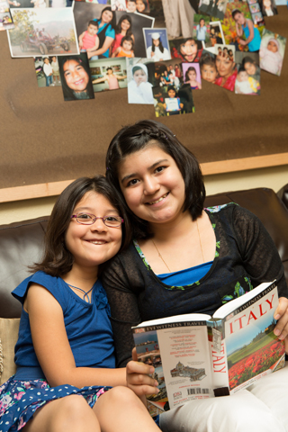 Jasmine Munoz, right, and her sister Isabela (CNS/The Catholic Voice/Jose Luis Aguirre)