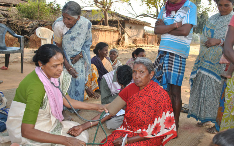Sr. Anjana Kunnath examines a patient as part of the congregation