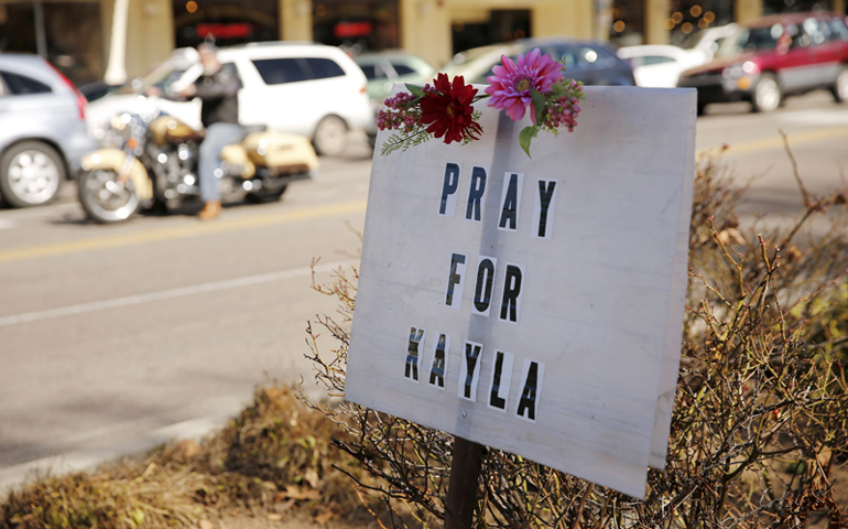 A sign for Kayla Mueller along a main street in Prescott, Ariz., on Tuesday (RNS/Reuters/Nancy Wiechec)