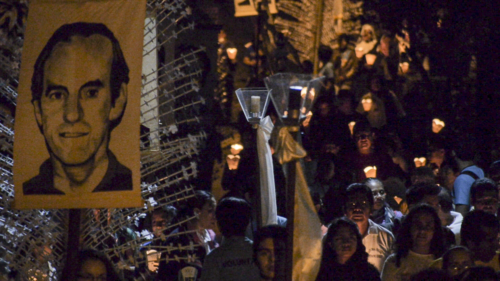 Catholic faithful participate in a procession to commemorate the 25th anniversary of the murder of six Jesuit priests and two laywomen / Photo by Jennifer Smith-Mayo