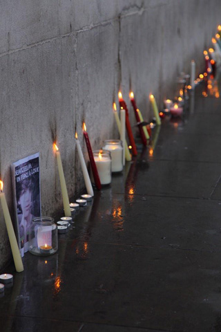 Candles rest against a wall after a Jan. 3 vigil in memory of Leelah Alcorn in Trafalgar Square in London. (By User:Excesses (Own work) [CC BY-SA 4.0 (http://creativecommons.org/licenses/by-sa/4.0)], via Wikimedia Commons)