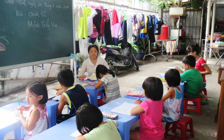Sr. Mary Nguyen teaches street children from Kindergarten to grade five in the summer. (Provided photo, Mary Nguyen Thi Phuong Lan)