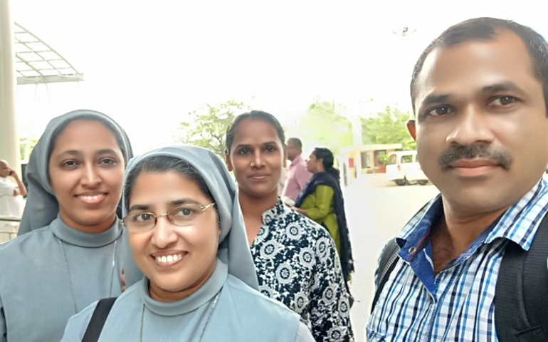 Sr. Merrin Paul (wearing glasses), a kidney donor, with the kidney recipient, Shaju Surendran (Provided photo)