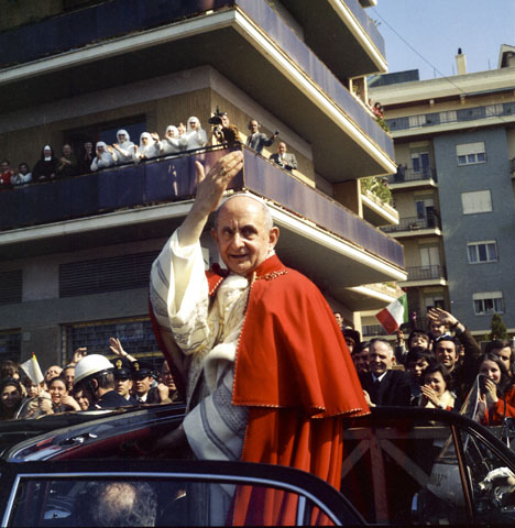 Pope Paul VI greets the crowd April 2, 1972, as he visits the parish of Jesus the Divine Master in Rome. (CNS/Catholic Press Photo/Giancarlo Giuliani)