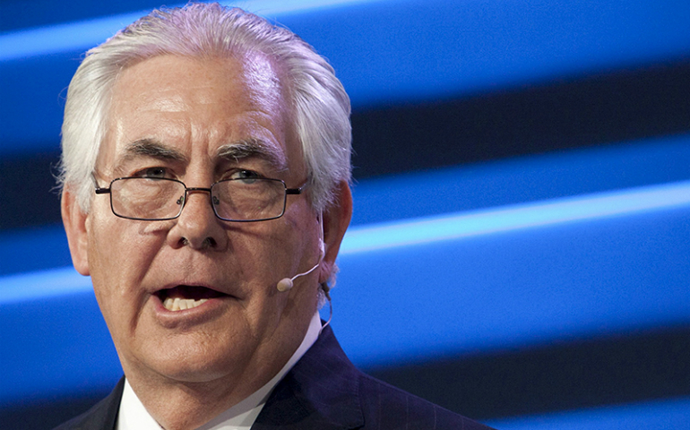 ExxonMobil Chairman and CEO Rex Tillerson speaks during the IHS CERAWeek 2015 energy conference in Houston, Texas April 21, 2015. (REUTERS/Daniel Kramer)
