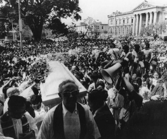 Thousands gather outside the Metropolitan Cathedral in San Salvador on March 30, 1980, as the casket of slain Archbishop Oscar Romero is carried inside for a funeral Mass. (Scan of CNS file photo)