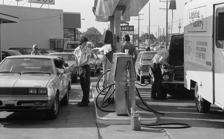Cars wait in long lines for gasoline in the Washington, D.C., area on June 15, 1979. (Newscom/Everett Collection/Warren K. Leffler)