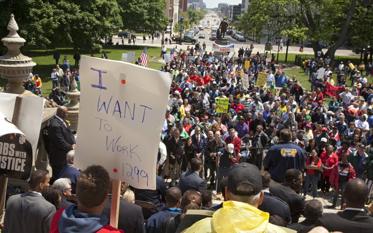 Union members march and rally for jobs in Lansing, Mich., in June 2009. (CNS/Jim West)