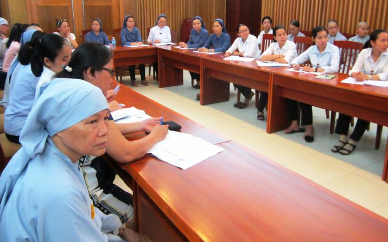 Catholics and Buddhists in Thua Thien Hue province attend a May workshop on cancer prevention. (GSR/Peter Nguyen)