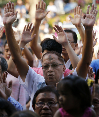 Filipinos attend an outdoor Mass on Ash Wednesday, March 1, in Manila. (CNS/EPA/Francis R. Malasig)