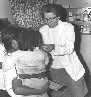 Sister Immaculata ministers in a Guatemala health clinic in this undated photo. (IR photo courtesy of the Spokane Diocese Archives)