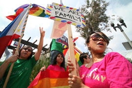 Supporters of same-sex marriage rally in May 2009 outside the East Los Angeles Recorder Office after the California Supreme Court ruling to uphold Proposition 8. (Aurelia Ventura/La Opinion)