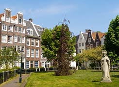 The restored begijnhof in the heart of Amsterdam, the Netherlands (Dreamstime)