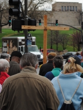 Participants at a 2010 Good Friday walk in Kansas City, Mo. pray near the city's downtown area. (NCR photo/Joshua J. McElwee)