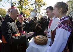 Slovakian Cardinal Jozef Tomko marks the 300th anniversary of the consecration of the Minsk cathedral in Belarus Oct. 9, 2010. (CNS/Reuters)