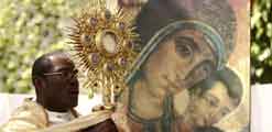 A priest holds a monstrance containing the Blessed Sacrament during a procession in Port-au-Prince, Haiti, on the feast of the Body and Blood of Christ June 7, 2007. (CNS photo)